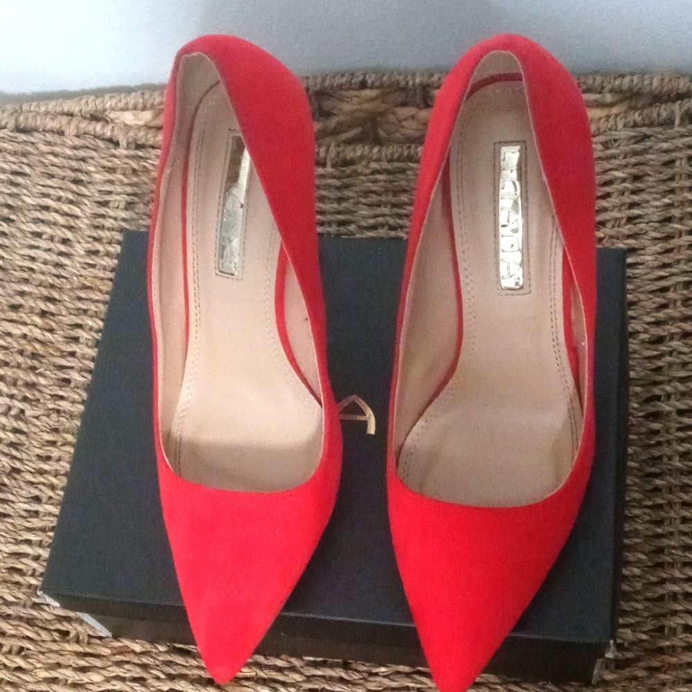 Red Shoes (Liliana)